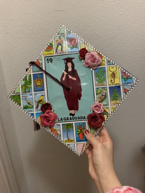 Argentina Graduation Cap, Nana Graduation Cap, Cap And Gown Mexican Decoration, Caps Graduation Decoration, High School Grad Cap Ideas Mexican, Bojack Graduation Cap, Grad Cap Ideas Latina, Loteria Graduation Cap, Vienna Graduation Cap