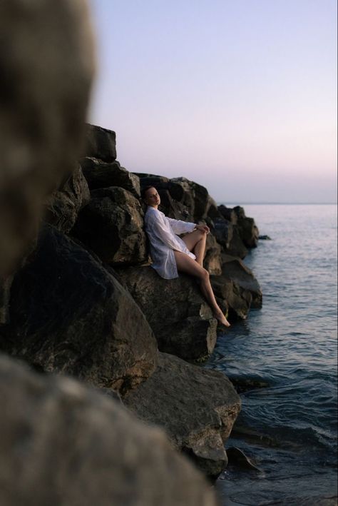 Rock Photoshoot, Beach Fashion Shoot, Beach Photo Inspiration, Water Shoot, Beach Pictures Poses, Beach Photography Poses, Beach Shoot, Beach Rocks, Beach Portraits