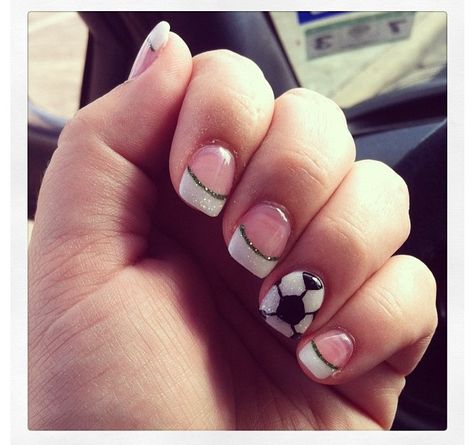 Soccer acrylic nails Hailie would live these. Sports Nail Art, Soccer Nails, With Acrylic Nails, Sports Nails, Posh Nails, Chevron Nails, Kawaii Nails, Play Soccer, Beautiful Nail Designs