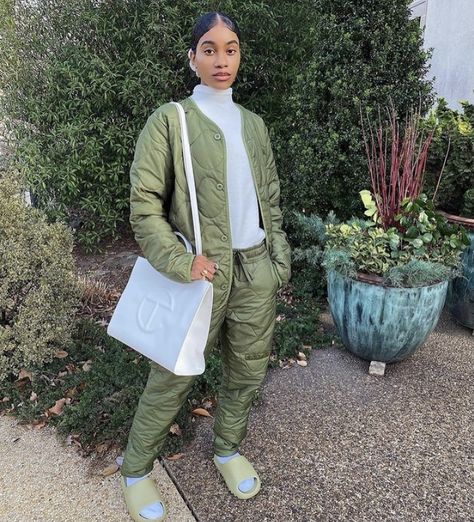 Gray Telfar Bag Outfit, White Telfar Bag Outfit, Mint Green Telfar Bag Outfit, Green Telfar Bag Outfit, Cream Telfar Bag Outfit, Telfar Bags Sliver Outfit, Green Telfar, Sportive Outfit, Telfar Bag Outfit