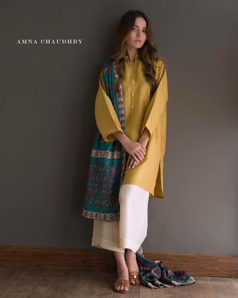 1,167 Likes, 1 Comments - Amna Chaudhry (@amnachaudhryofficial) on Instagram: “#yasminz #amnachaudhry” Amna Chaudhry Clothes, Amna Chaudhry, Mukaish Dupatta, Lehenga Sari, Tunic Kurti, Eastern Dresses, Suit Salwar, Embroidered Suit, Blue Shawl