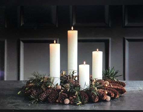 Minimal Christmas Decor, Hygge Candles, Christmas Hygge, Light Window, Home Wedding Decor, Hygge Christmas, Window Candles, Minimal Christmas, Christmas Tree Candles