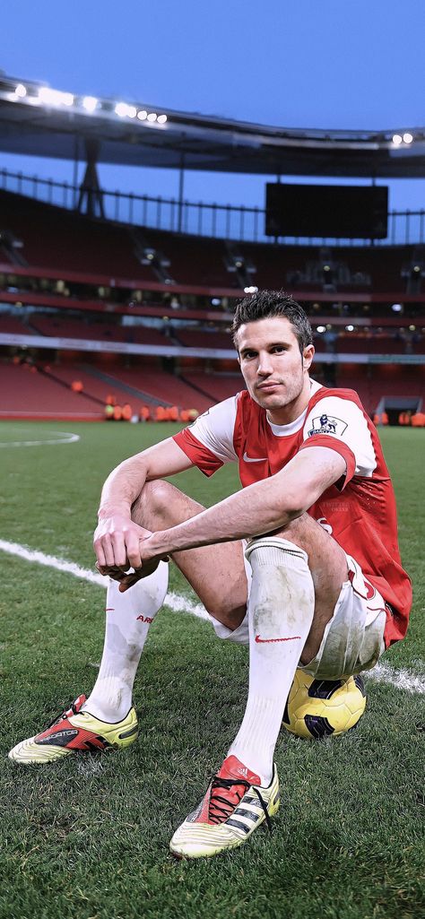 Van Persie Arsenal, Soccer Ronaldo, Arsenal Wallpapers, Football Messi, Club Wallpaper, Robin Van Persie, Football Players Photos, Van Persie, 15th August