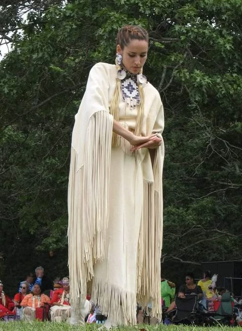 Native American Queen, Native American Wedding Dress, Fringe Outfits, Buckskin Dress, American Wedding Dress, American Indian Clothing, Native Dresses, Native Wedding, Native Clothing