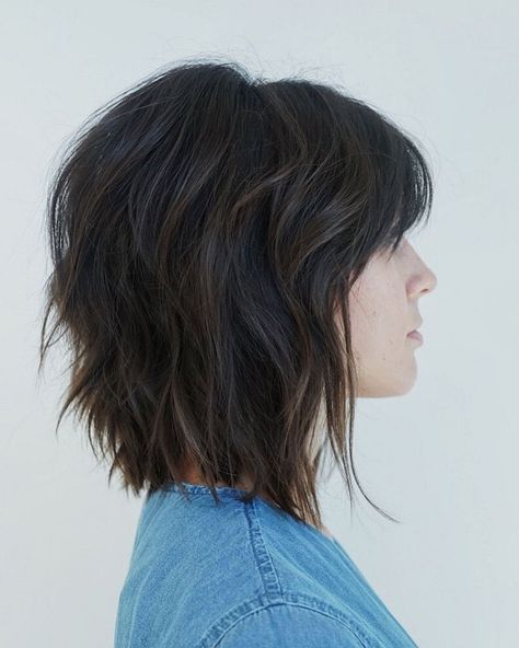 Brunette Short Shag Haircut With Bangs Medium Shag Hairstyles, Long Shag Hairstyles, Shaggy Bob Haircut, Modern Shag Haircut, Medium Shag Haircuts, Long Shag Haircut, Brunette Bob, Short Shag Haircuts, Short Shag Hairstyles