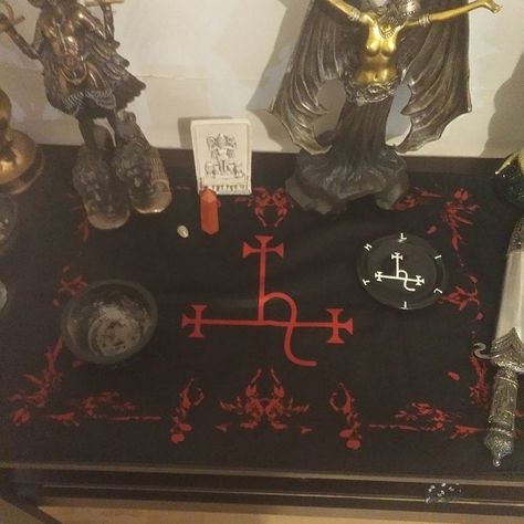 Lilith Altar, Lady Lilith, Lillith Goddess, Goddess Lilith, Ritual Altar, Altar Ideas, Personal Altar, Dark Cave, Witch Room