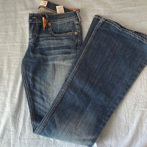 Brand: Hollister Bettys Cali Flare Condition: New With Tag, Was A Gift Size: 1r , W: 25 L: 33 Picture Shows Everything. If You Need More Measurement Or Picture Lmk! Pinterest Wishlist, Flare Jeans Y2k, Casual Country Outfits, Thrift Inspo, Clothes Wishlist, Low Rise Flare Jeans, Vintage Flare, 2000s Fashion Outfits, High Waisted Flares