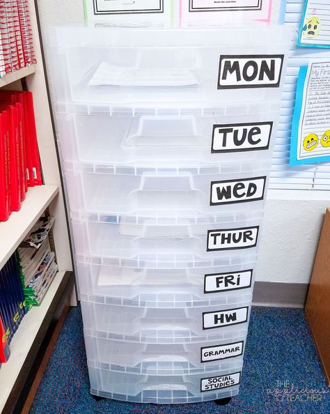 Weekly storage drawers help keep your materials for the week organized and ready when you are - FREEBIE included. Teacher Paper Organization, Teacher Organization Ideas, Lesson Plan Organization, Weekly Lesson Plan, Daily Lesson Plan, Classroom Management Tool, Weekly Organization, Class Organization, Classroom Storage