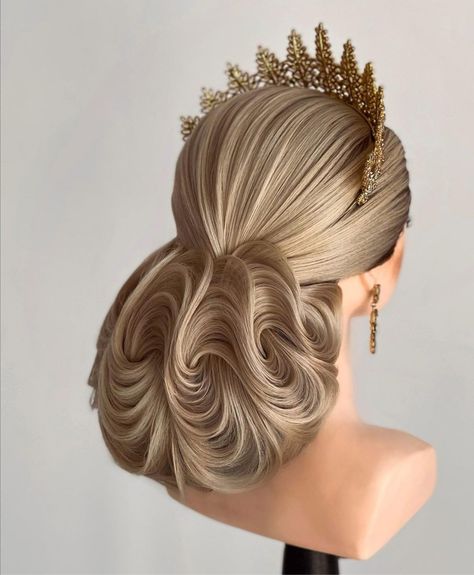 Long Hair Designs, Romantic Surprise, Hair Upstyles, Bridal Hairstyle, Celebrity Makeup, Wedding Hair And Makeup, Crazy Hair, Hair Art, Hair Designs