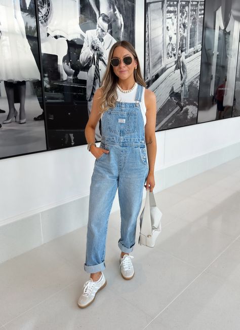 Denim Overalls Women Outfits, Denim Overalls Outfit Fall, Overalls Women Outfits, 90s Overalls Outfit, Overalls Outfit Fall, Jean Overall Outfits, Denim Overalls Outfit, Womens Denim Overalls, Outfits Primavera