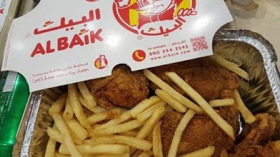 Al Baik : The Best Chicken Broast in Saudi Arabia Al Baik Chicken, Al Baik, Low Calorie Sandwich, Chicken Broast, Broasted Chicken, Ramadan Recipe, Fried Chicken Restaurant, Big Sandwich, Aesthetic Foods