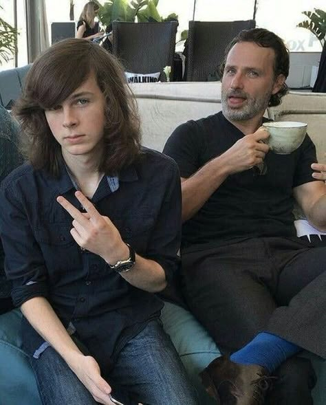 Rick And Carl, Carl The Walking Dead, Twd Funny, Twd Cast, Walking Dead Cast, Chandler Riggs, Carl Grimes, Andrew Lincoln, Stuff And Thangs