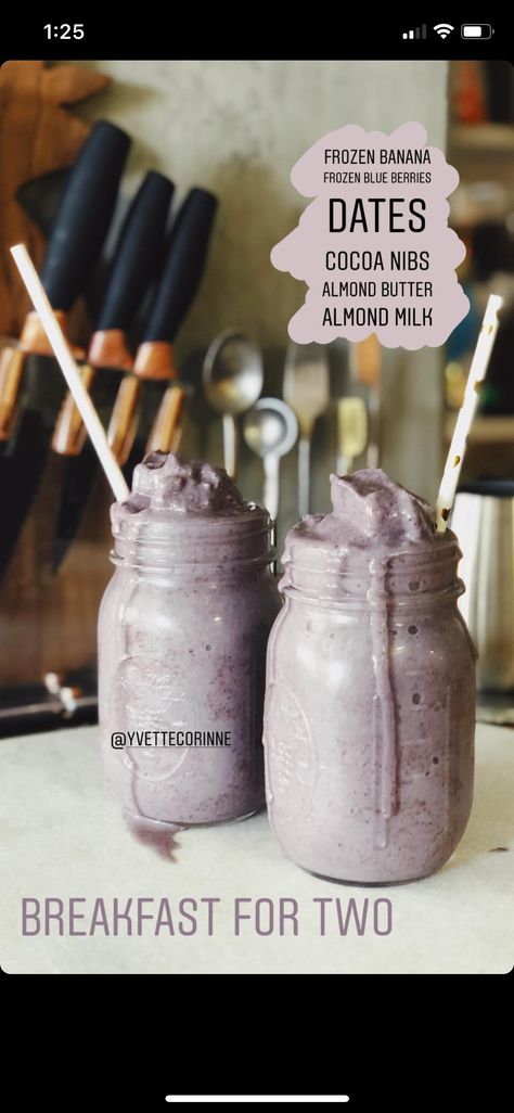 Smoothie With Dates Healthy, Dates In A Smoothie, Almond Date Smoothie, Banana Dates Smoothie, Smoothies With Dates Pregnancy, Almond Butter Smoothie, Cocoa Nibs, Berry Smoothie, Frozen Banana