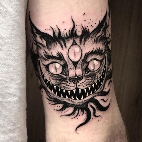 Cat Tattoo For Men, Cheshire Cat Tattoo, Small Tattoos Ideas, The Cheshire Cat, Wonderland Tattoo, Cat Tattoos, Creepy Tattoos, Cat Tattoo Designs, Greek Tattoos