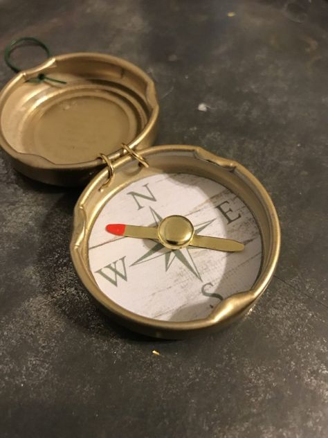 Diy Compass Craft, Diy Compass For Kids, Compass Diy, Rich Ideas, Rose Crafts, Girl Scout Ideas, Scout Ideas, Storing Craft Supplies, Gold Spray Paint