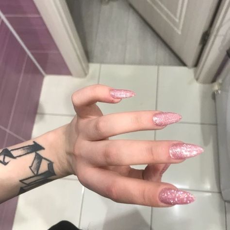 Light Pink Pointy Nails, Pink Glittery Nails, Signature Nails, Nails With Nail Polish, Lady Lazarus, Pink Sparkly Nails, Paw Nails, Classy Lifestyle, Nails Love