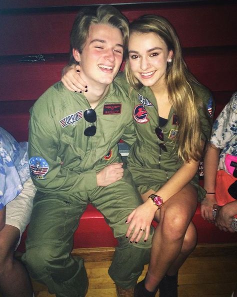 Pin for Later: 40 Nostalgic Couples Costumes That Would Make the Perfect #TBT Maverick and Goose From Top Gun Couples Costume Party, Couple Party Costumes, Maverick And Goose Costume, Topgun Couples Costumes, Back To The Future Couple Costume, Topgun Couples Halloween Costume, Topgun Maverick Halloween Costume, Halloween Costume Topgun, Topgun Maverick Costumes