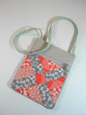 sewing belly buttons boutique: I love this pattern by Lazy Girl "Run Around Bag" Lazy Girl Designs, Quilted Bags, Hipster Bag, Lazy Girl, Patchwork Bags, Girl Running, Tote Bag Purse, Quilted Bag, Girls Bags