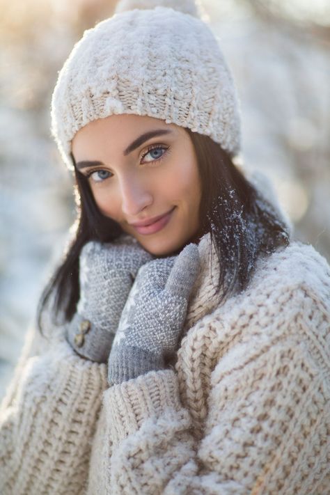 Winter Portraits Photography, Winter Senior Pictures, Winter Presets, Snow Photoshoot, Winter Portraits, Snow Pictures, Snow Photography, Instagram Presets, Snow Girl