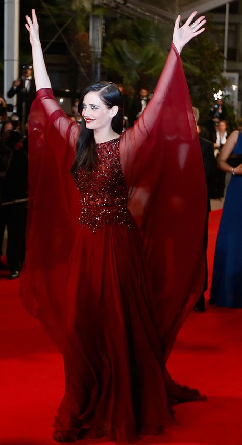 Eva Green Red Carpet, Eve Green, Lisa Ray, Bond Girl, Eva Green, Ex Machina, Salma Hayek, Elie Saab, Green Fashion