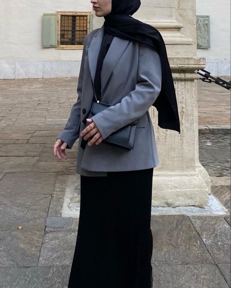 #fashionista#fashion#instagram#ta.ambie#inspo#stil# Hijabi Corporate Wear, Modest Lawyer Outfit, Hijabi Lawyer Outfit, Hijabi Lawyer, Hijabi Business Outfit, Hijabi Business Women, Hijabi Office Outfits, Formal Outfits For Women Hijab, Hijabi Formal Outfits