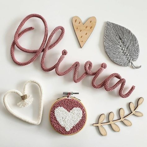 I Cord Projects With Wire, Knitted Name Sign, Wire Art Christmas, Knit Letters, Knitted Names, Baby Door Decorations, Knitted Wire Names, Knitted Letters, Knitted Wire Art