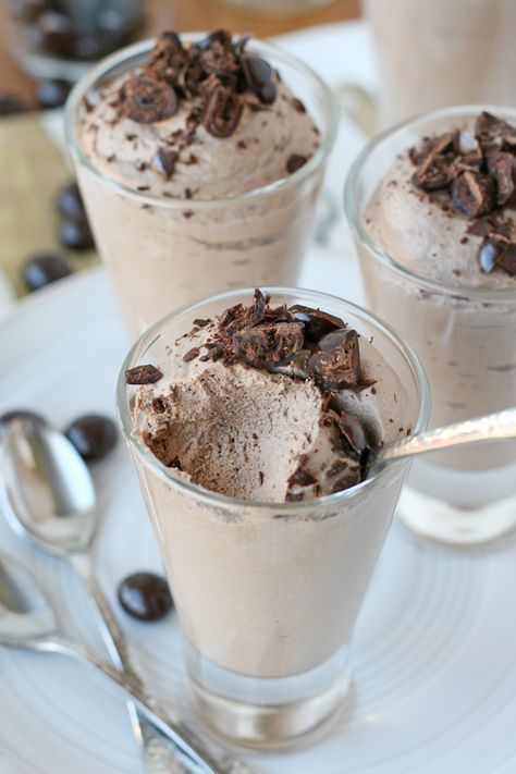 Creamy, fluffy, delicious MOCHA MOUSSE RECIPE Powdered Custard Recipes, Quick Italian Desserts, Mocha Pudding, Mocha Desserts, Mousse Recipes Easy, Coffee Desserts, Mocha Mousse, Chocolate Mousse Recipe, Tasty Dessert