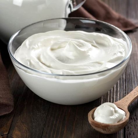 all about homemade yogurt for weight watchers Sour Cream Uses, Cheese Making Recipes, Salsa Yogurt, Cream Cheese Frosting Recipe, Filling Food, Homemade Yogurt, Yogurt Recipes, Tikka Masala, Creme Fraiche