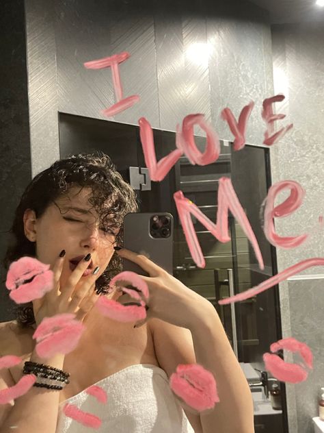 Mirror selphie mirror kisses i love me💖✨ Valentines Mirror Pic, Lipstick Kiss Mirror Selfie, Valentines Pictures Aesthetic, Mirror Kisses Aesthetic, Lipstick On Mirror Photoshoot, Lipstick Mirror Photoshoot, Valentine’s Day Photoshoot Aesthetic, Kiss Mirror Selfie, Valentines Instagram Pictures