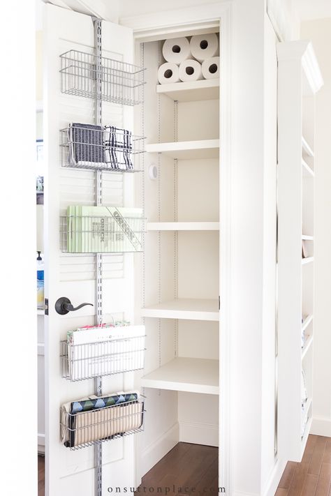 A DIY small closet makeover using clear mDesign bins for organization. Deeper closet shelves were installed to maximize space, and bin labels make everything easy to find. Easy shelf organization ideas! Shelves Small Closet, Diy Small Closet, Linen Closet Ideas, Small Closet Shelving, Small Closet Makeover, Bathroom Organization Shelves, Small Linen Closets, Deep Closet, Easy Shelves