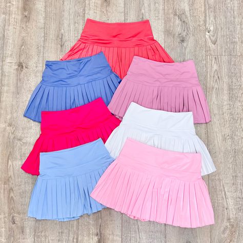 These will go fast!🔥💗�😍 Goldhinge Skirt Outfit Ideas, Gold Hinge Skirt Outfit, Gold Hinge Skirt, Preppy Skirt, Preppy Clothes, People Clothes, Tennis Skirts, Casual Preppy Outfits, Outfit Inspo Casual