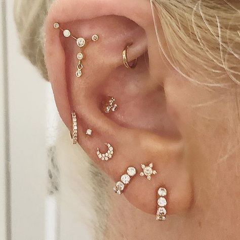 Middle Cartilage Piercing, Silver Wedding Dress, Piercing Inspiration, Ear Peircings, Middle Ear, Geode Jewelry, Cool Ear Piercings, Gem Earrings, Lobe Piercing