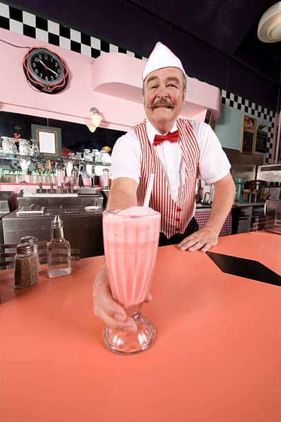 Soda Fountain Stock Pictures, Royalty-free Photos & Images - Getty Images 1950 American Diner, Circus Food, Diner Aesthetic, Expo West, Pink Cafe, Soda Shop, Vintage Diner, American Diner, Strawberry Milkshake