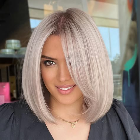 Collarbone Rooted Ash Blonde Bob Short Blonde Hair Ideas, Ash Blonde Short Hair, Short Blonde Hairstyles, Ash Blonde Bob, Blond Beige, A Line Bob, Blonde Bob Haircut, Short Hair Highlights, Short White Hair