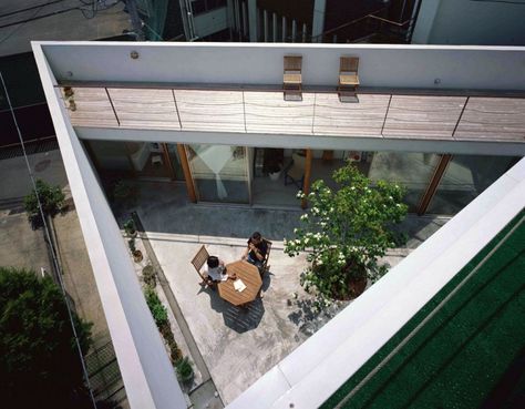 Garden House in Yokohama by Takeshi Hosaka Architects  By Admin - Categories: Houses, Interior Design, Selected Work   1 commentThe Garden House was designed by Takeshi Hosaka Architects in 2006 and completed in October 2007.  Located in Yokohama, the capital city of Kanagawa Prefecture in Japan, the 1,222 square-foot two story residence sits on a 1,051 square foot tiny triangle lot in a dense neighborhood. Takeshi Hosaka, Atrium House, Inspiring Outdoor Spaces, Japanese Interior Design, Japanese Architect, Casa Patio, Unusual Homes, Unique House Design, Unique Houses