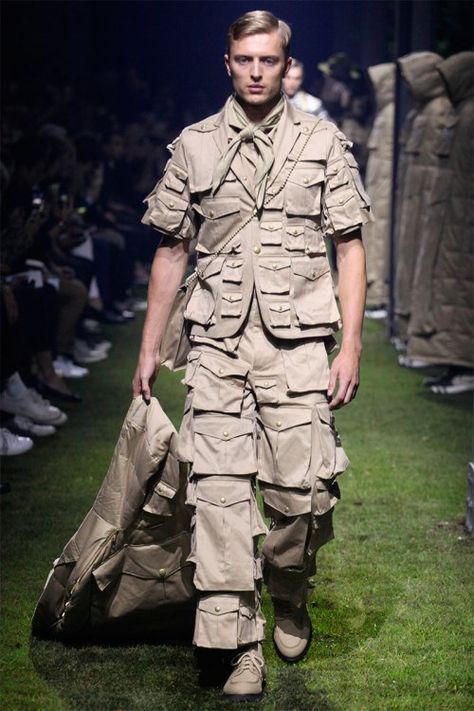 Thom Browne Takes On the Boy Scouts' Uniform for Moncler Gamme Bleu's 2017 Spring/Summer Collection Military Fashion Menswear, Pocket Inspiration, Astro Dust, Boy Scout Uniform, Vintage Uniform, Military Looks, Urban Cowboy, Menswear Fashion Show, Menswear Fashion