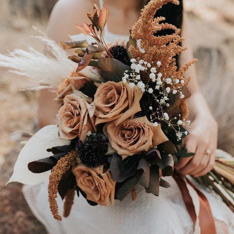 🔸 S T Y L E D S H O O T 🔸 A beautiful bouquet we created for a styled shoot we got to be apart of this weekend 🤤🤤 Those toffee roses are… Brown Wedding Flowers, Toffee Roses Wedding, Quicksand And Toffee Rose Bouquet, Toffee Rose Bouquet, Toffee Rose Wedding Bouquet, Toffee Roses Wedding Bouquet, Toffee Rose Bridal Bouquet, Toffee Floral Arrangement, Toffee Floral Wedding