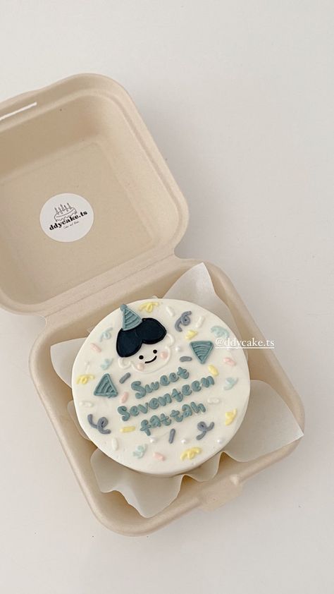 Desain Korean Cake, Kue Korean Cake, Birthday Cake Korean For Men, Bento Cake 22 Birthday, Bento Cake Untuk Cowok, Bento Cake Design For Boyfriend Birthday, Cake Cowo, Bento Cake Boy, Cake Birthday Aesthetic Boy