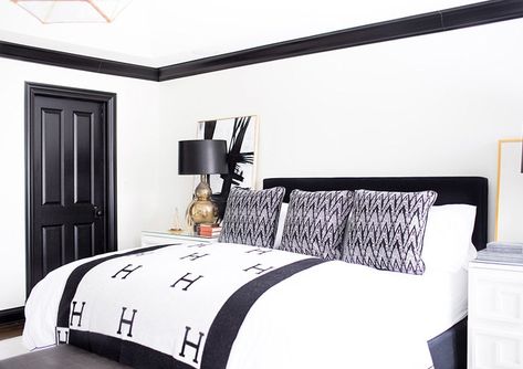 Black Trim Bedroom, Glamorous Bedrooms, Horse Themed Bedrooms, Bedroom Photography, Girls Dorm Room, Bedroom Decor For Teen Girls, White Chic, Eclectic Bedroom, Black Bedroom