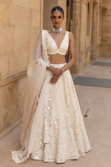 Paulmi And Harsh, Elegant Lehenga, Ivory Lehenga, Arpita Mehta, Lehenga Pattern, Gaun Fashion, Indian Dresses Traditional, Indian Bridal Wear, Floral Set