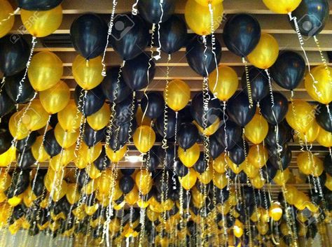 Balloons ♥♥♥ I love balloons so much, and black and yellow balloons are perfect for a #PinzzaParty at the @yellowcabpizza ♥ #YellowCabNYCheers Black And Yellow Theme Party, Black Gold And Yellow Birthday Decorations, Yellow Black And Silver Party Decor, Yellow Black Decoration Party, Yellow Black And White Balloon Garland, Black And Yellow Balloons, Bee Themed Gender Reveal, Carnival Decorations, Yellow Party