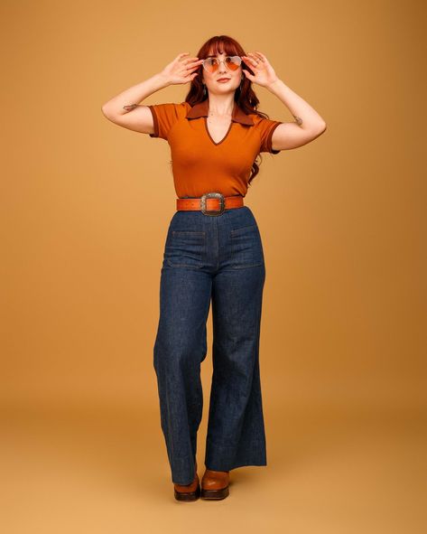 Looking cool & feeling comfy in our cotton mix Bowie tops 🧡🌻 • • • • #70s #70sstyle #ootd #vintagestyle #daggercollar 70s Silhouette, 70s Icons, 70s Outfits, Brown Shades, Again And Again, Collar Top, Equatorial Guinea, Vintage Vibes, Guinea Bissau