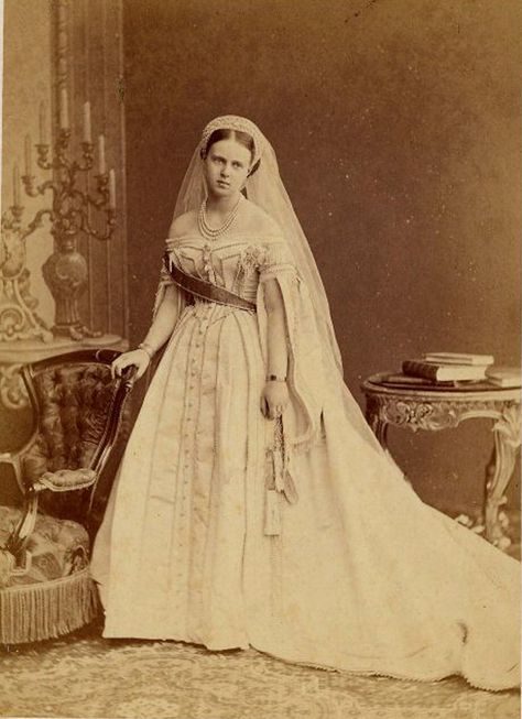 Grand Duchess Maria Alexandrovna of Russia, daughter of Emperor Alexander II and Empress Maria Alexandrovna. Maria married Prince Alfred, Duke of Edinburgh, the second son of Queen Victoria and Prince Albert. Unfortunately I can't find a photo of her in her wedding dress, so this one of her in Russian court dress will have to do. Queen Victoria Children, Film Fancy Dress, Queen Victoria Family, Queen Victoria Prince Albert, Alexandra Feodorovna, Romanov Dynasty, Court Dresses, Royal Brides, Imperial Russia