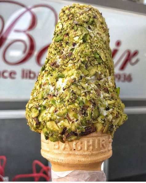 LA glace libanaise ! (Bachir) 😋 Lebanon Culture, Jordanian Food, Lebanese Breakfast, Lebanon Food, Lebanese Desserts, Cream Fresh, Food Sweet, Lebanese Recipes, Fresh Milk