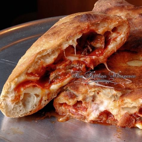 Ultimate Pizza Calzone Easy Calzone Recipe, Easy Calzone, Calzone Dough, Pizza Calzone, Dinner Then Dessert, Calzone Recipe, Pizza Roll, Calzone Pizza, Local Pizza