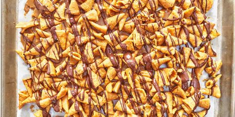 Bugles With Peanut Butter And Chocolate, Chocolate Bugles, Bugle Bites, Ice Cream Pizza, Salty Sweet Snacks, Appetizer Sandwiches, Sweet Bites, Apple Chips, Melted Chocolate