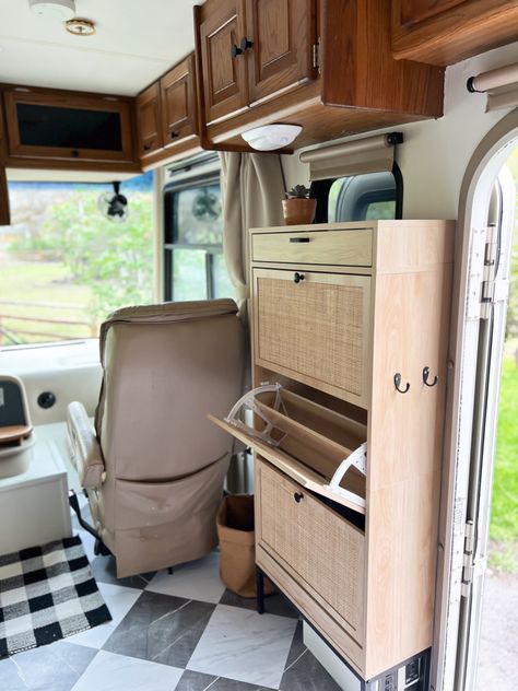 Join me for a tour of our new motorhome remodel! I'll share my best tips for RV storage and organization ideas. Rv Work Stations, Rv Organization Ideas And Hacks, Rv Organization Ideas, Rv Tour, Rv Tiny House, Motorhome Remodel, Motorhome Living, Storage And Organization Ideas, Old Campers