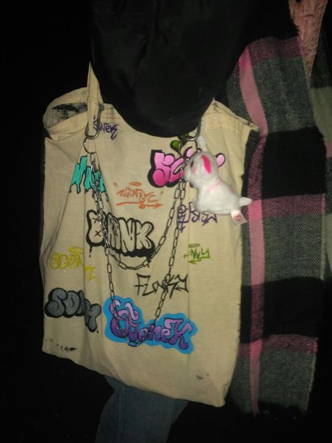 Arte Bob Marley, Handpainted Tote Bags, Graffiti Words, Graffiti Lettering Fonts, Graffiti Writing, Painted Tote, Graffiti Wall Art, Graffiti Lettering, Letter Art