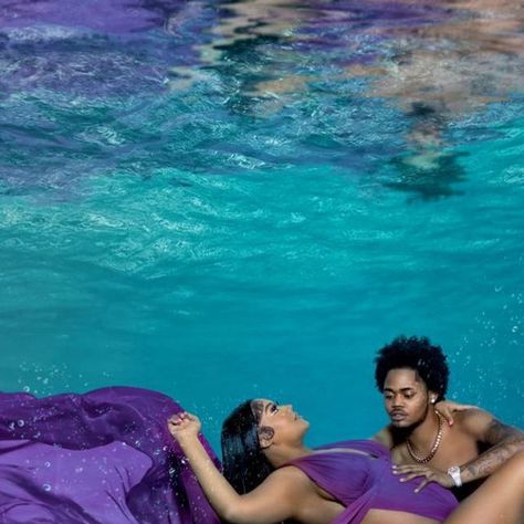 Under The Sea Maternity Pictures, Underwater Maternity Shoot, Underwater Maternity Photography, Underwater Photoshoot, Photoshoot Couple, Pregnant Mother, Universal Language, Underwater Photos, January 26