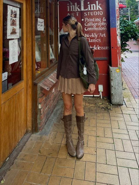 Outfits With Brown Knee Boots, Brown Cowboots Outfit, Brown Boots Outfit Spring, Tall Boots Skirt Outfit, Tall Brown Leather Boots Outfit, Brown Riding Boots Outfit 2023, Light Brown Cowboy Boots Outfit, Dark Brown Cowboy Boots Outfit, Brown Boots Aesthetic